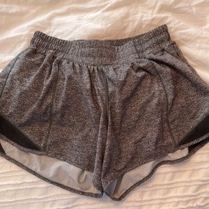 Lululemon hotty hot shorts size 6
